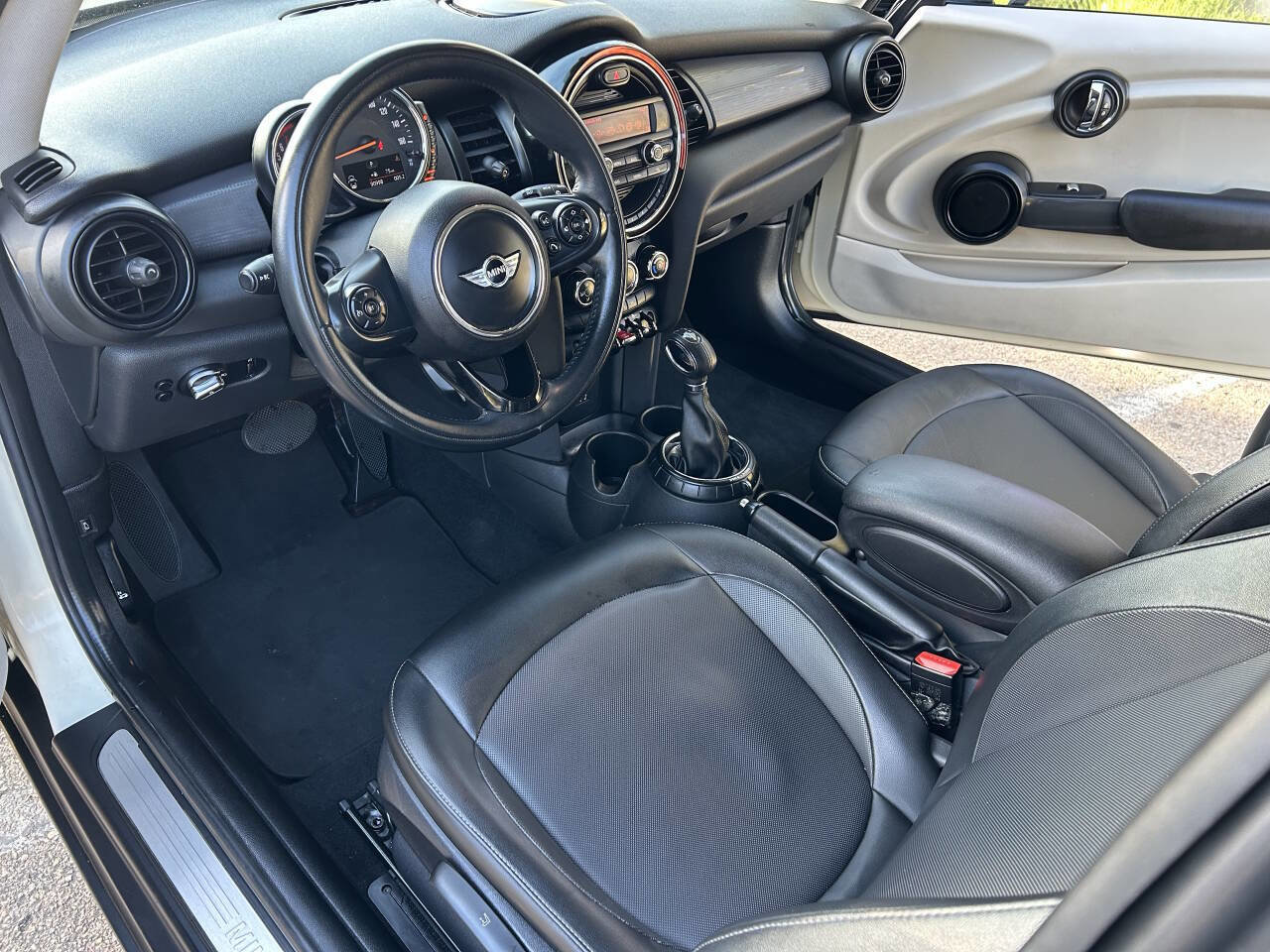Used 2014 MINI Cooper 2-Door Hardtop image 3
