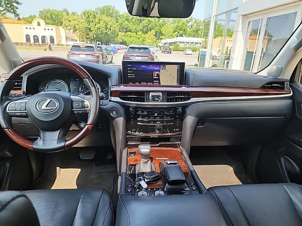Used 2021 Lexus LX 570 4WD w/ Luxury Package image 17