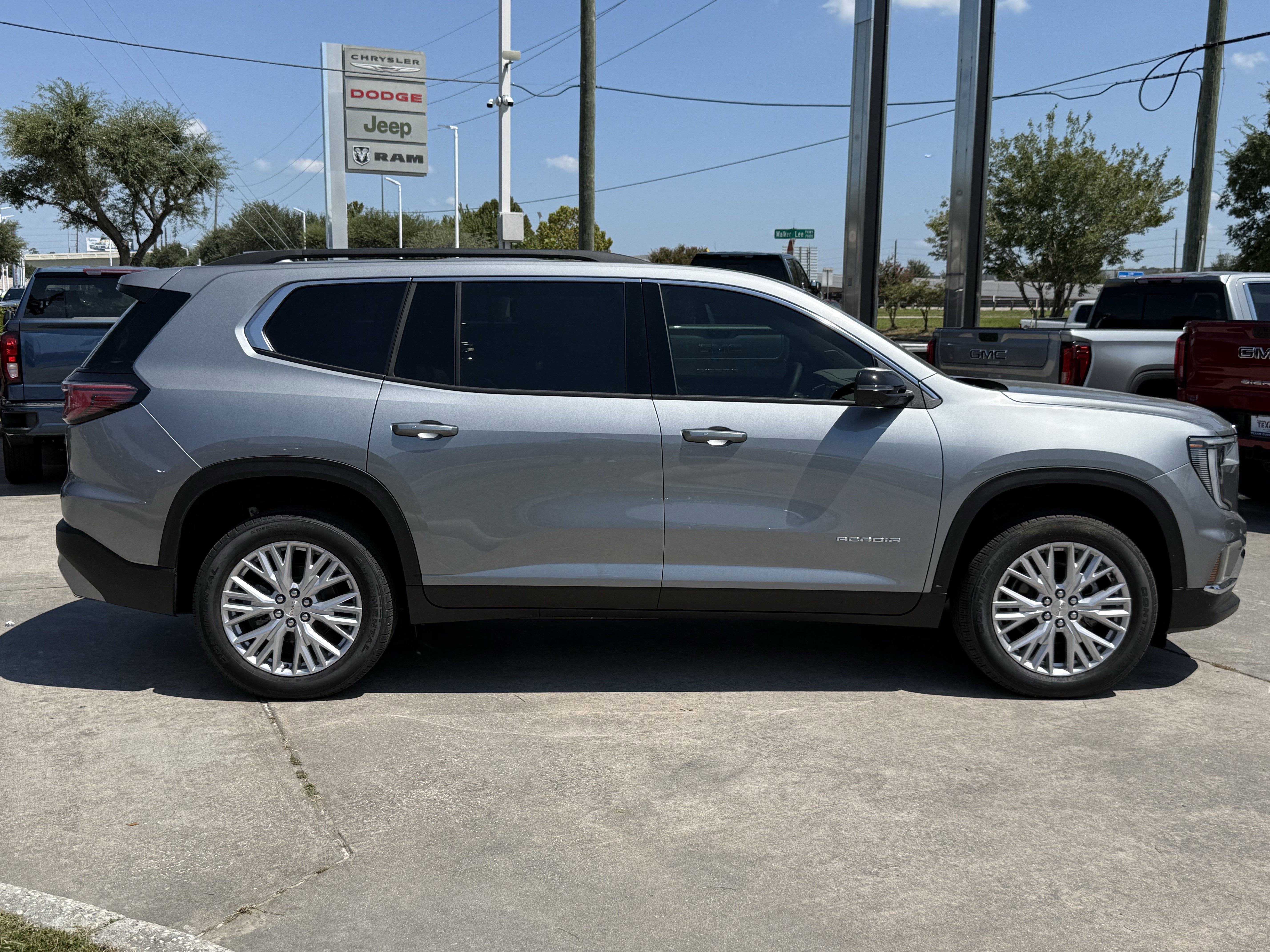 New 2026 GMC Acadia Elevation w/ Elevation Premium Package FWD image 3