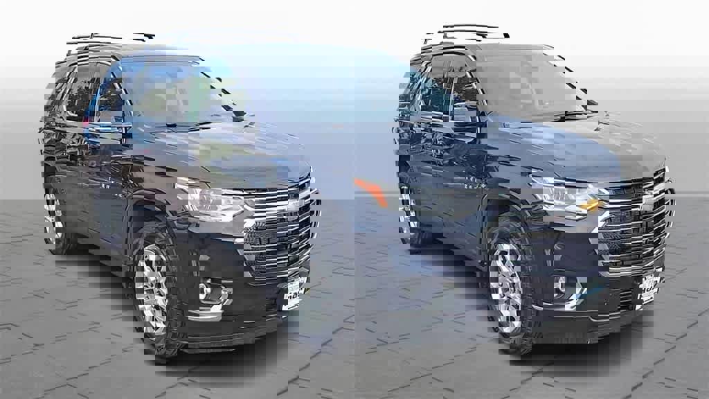 Used 2020 Chevrolet Traverse LT w/ Driver Confidence II Package image 2