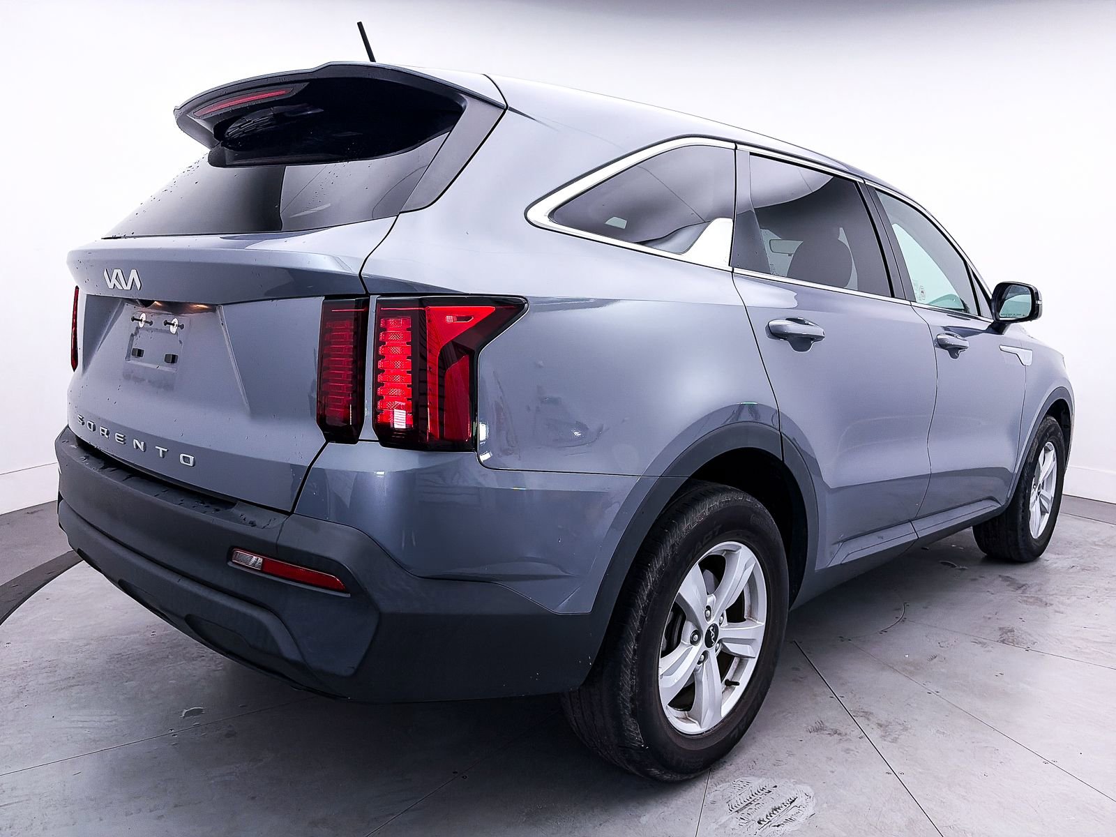 Used 2022 Kia Sorento LX image 14