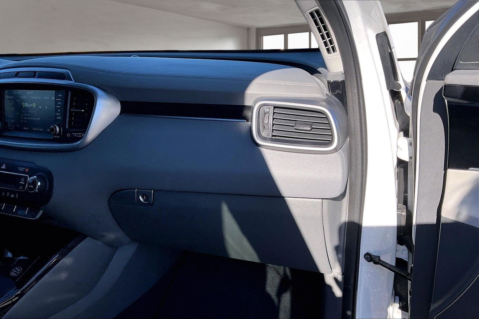 Used 2019 Kia Sorento SX image 27