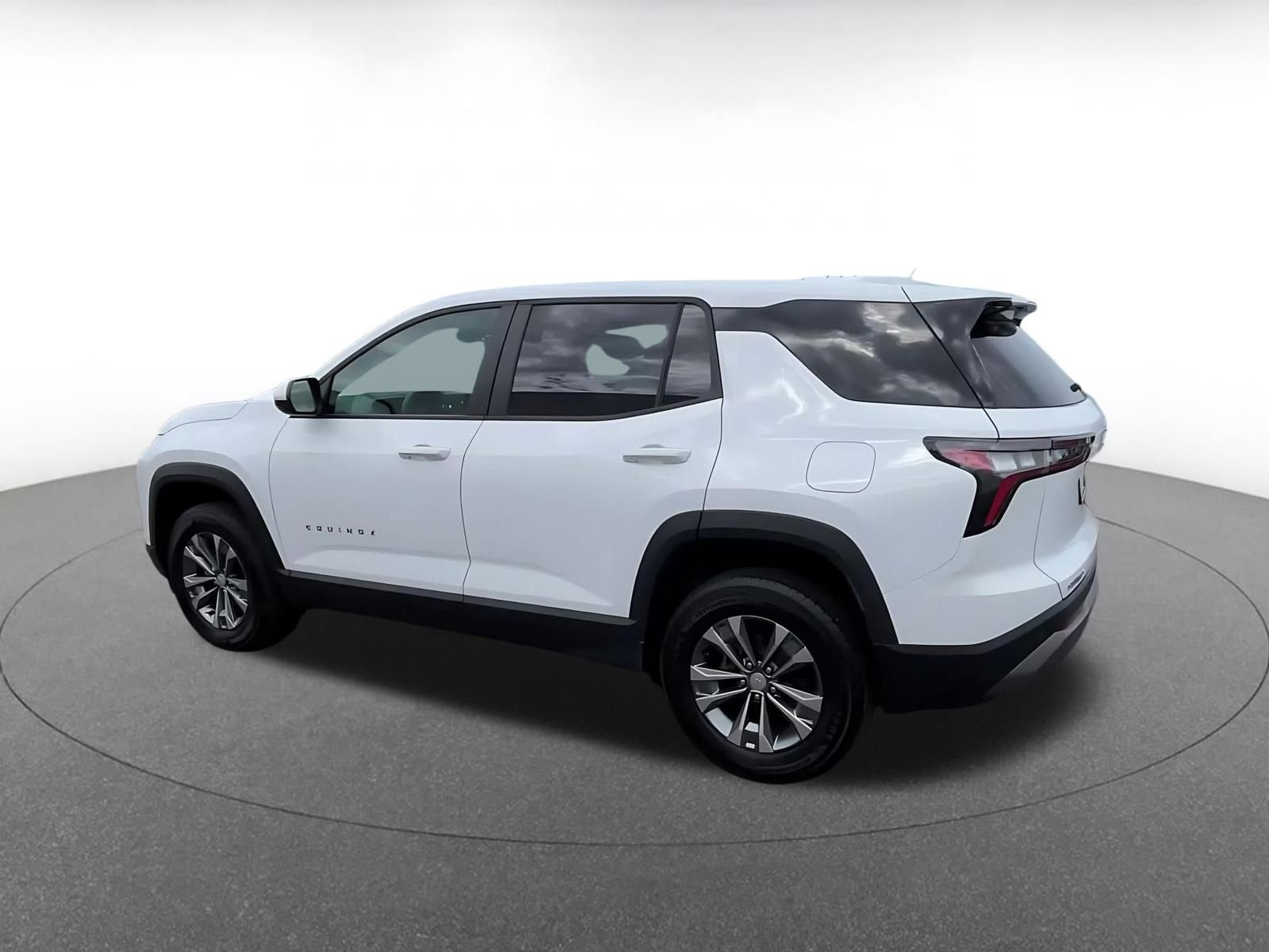 Used 2025 Chevrolet Equinox LT FWD image 10