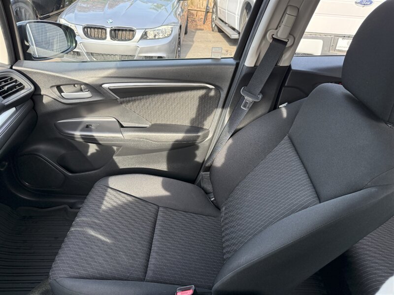 Used 2020 Honda Fit EX image 25
