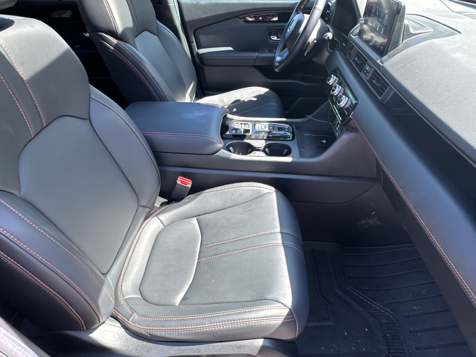 Used 2025 Honda Pilot TrailSport image 15