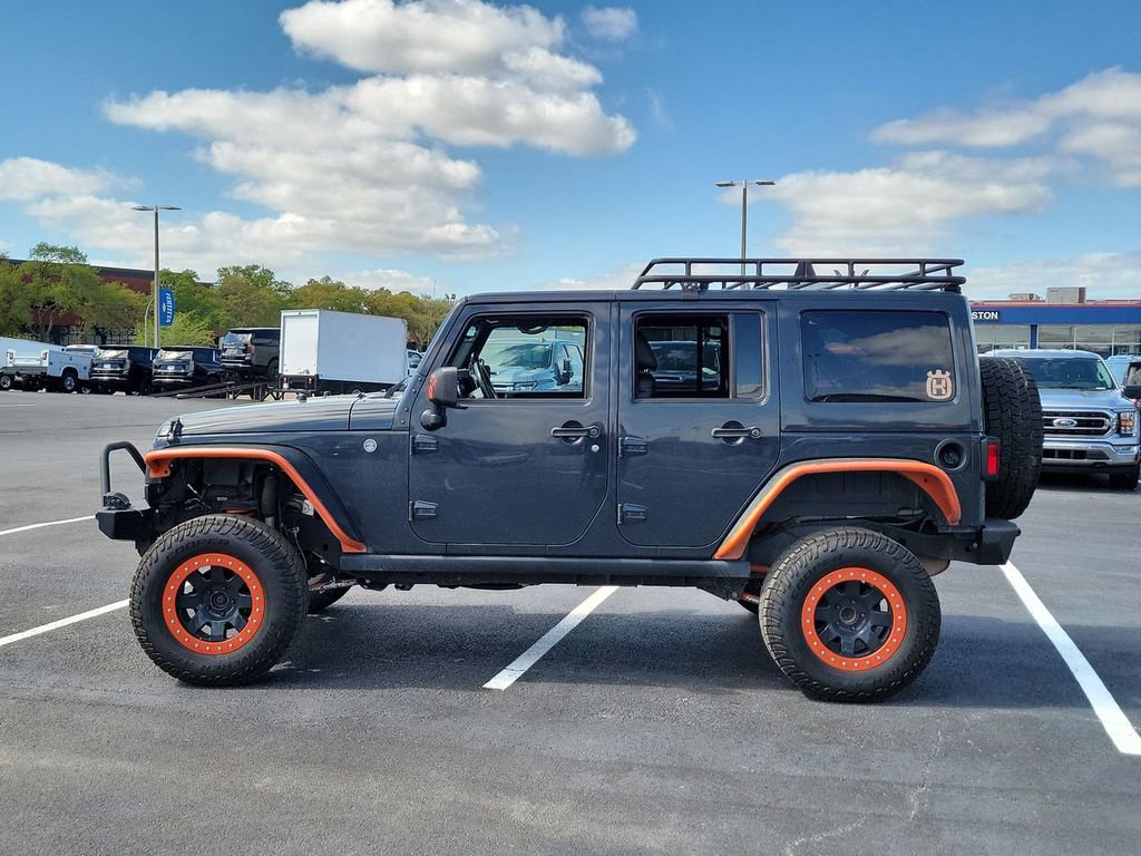 Used 2016 Jeep Wrangler Unlimited Rubicon w/ Connectivity Group image 3