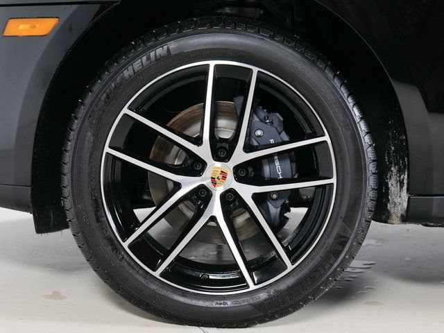 Certified 2026 Porsche Macan AWD/4WD image 34