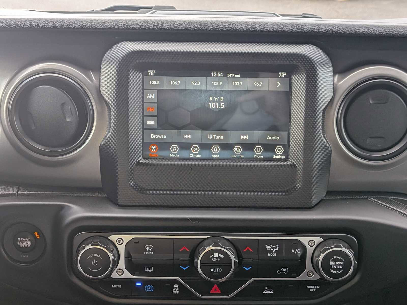 Used 2023 Jeep Wrangler Unlimited image 31