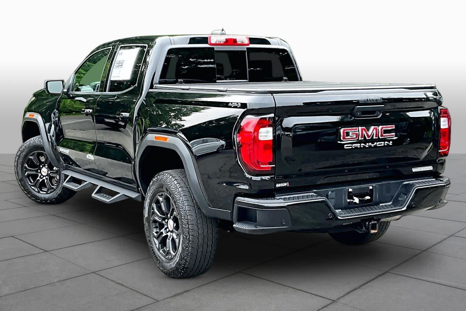 Used 2024 GMC Canyon Elevation w/ Elevation Premium Package AWD/4WD image 12