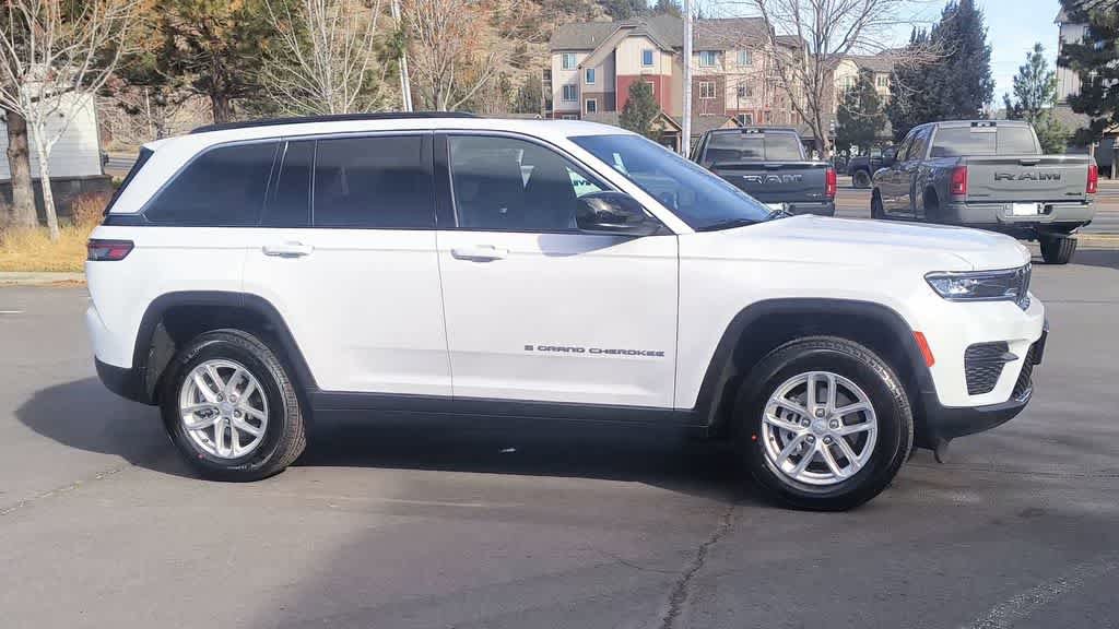 New 2026 Jeep Grand Cherokee Laredo X AWD/4WD image 2
