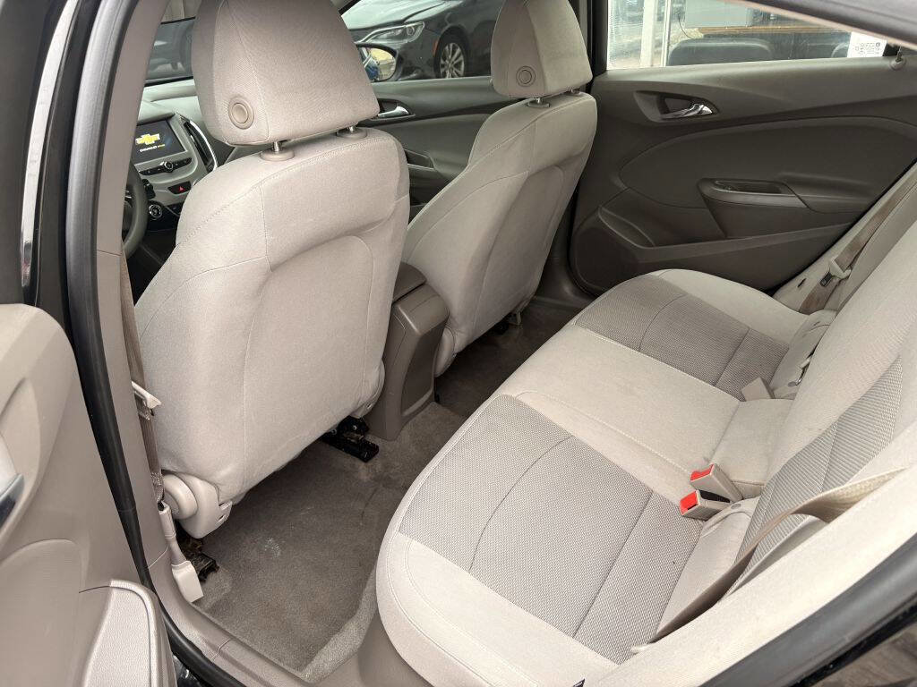 Used 2018 Chevrolet Cruze LS image 8