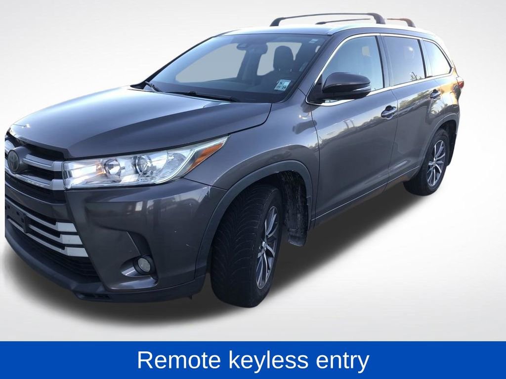 Used 2017 Toyota Highlander XLE AWD/4WD image 4