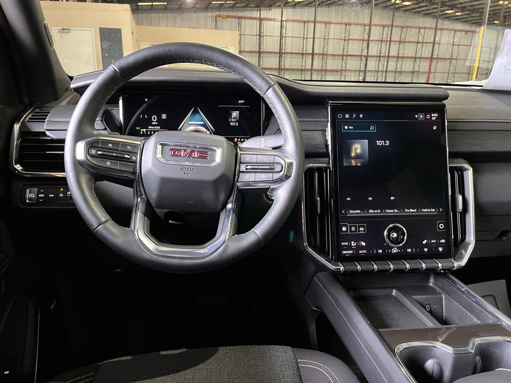 Used 2025 GMC Acadia Elevation image 28