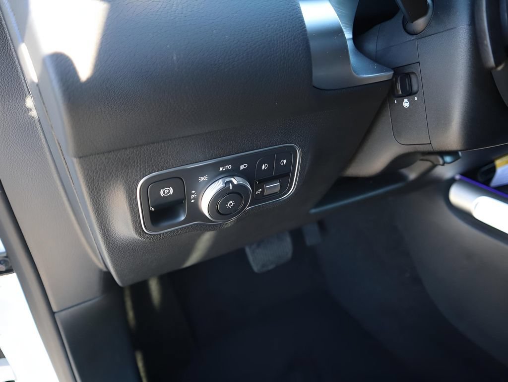 New 2026 Mercedes-Benz GLB 250 4MATIC image 35