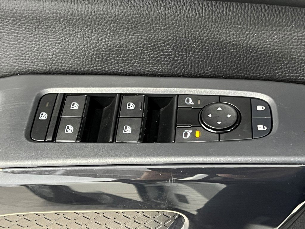 Used 2024 Nissan Pathfinder SV image 34