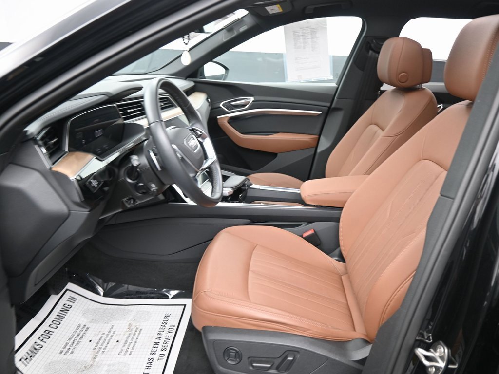 Used 2024 Audi Q8 e-tron Premium Plus image 31