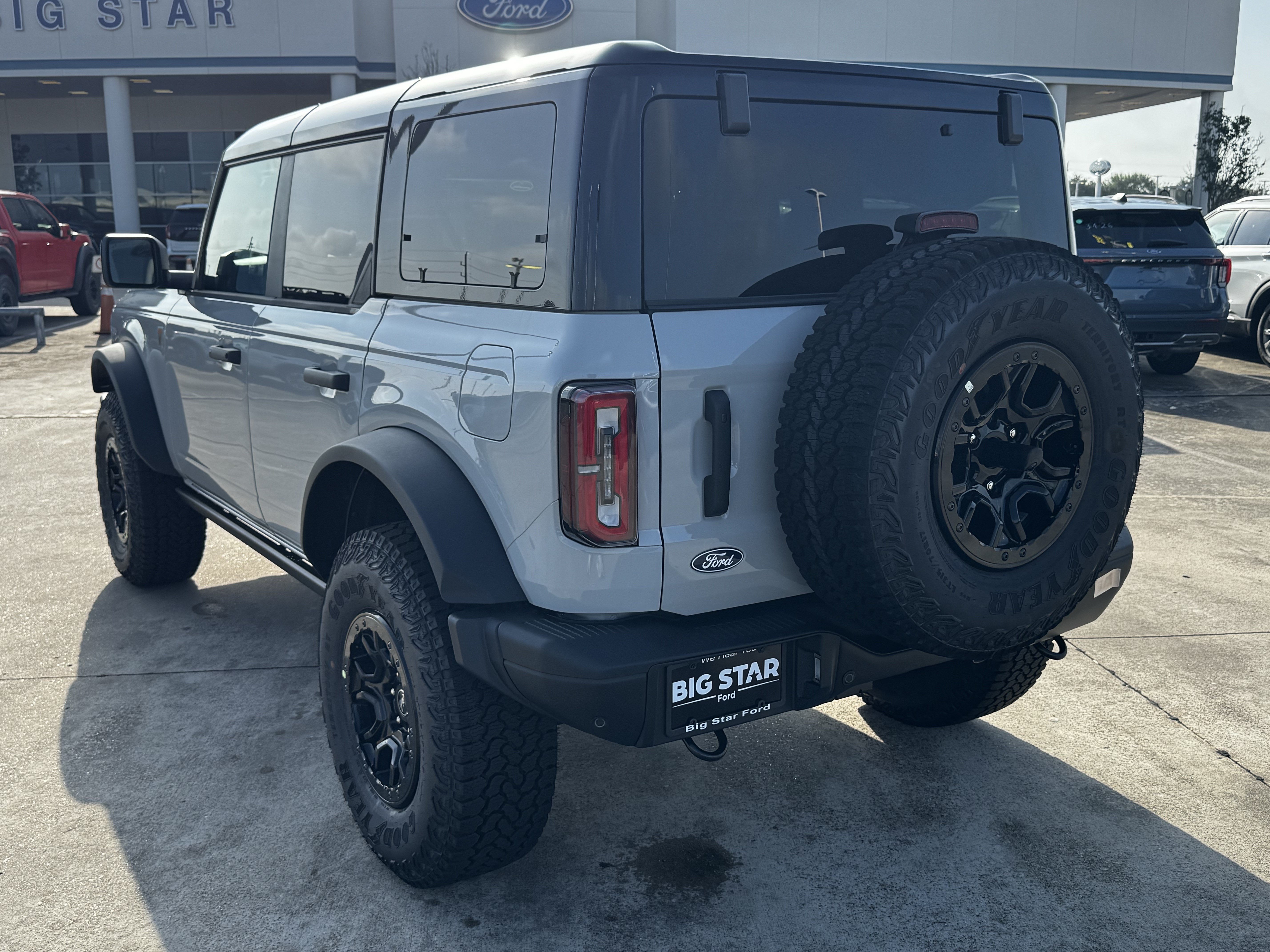 New 2026 Ford Bronco Badlands w/ Sasquatch Package AWD/4WD image 8