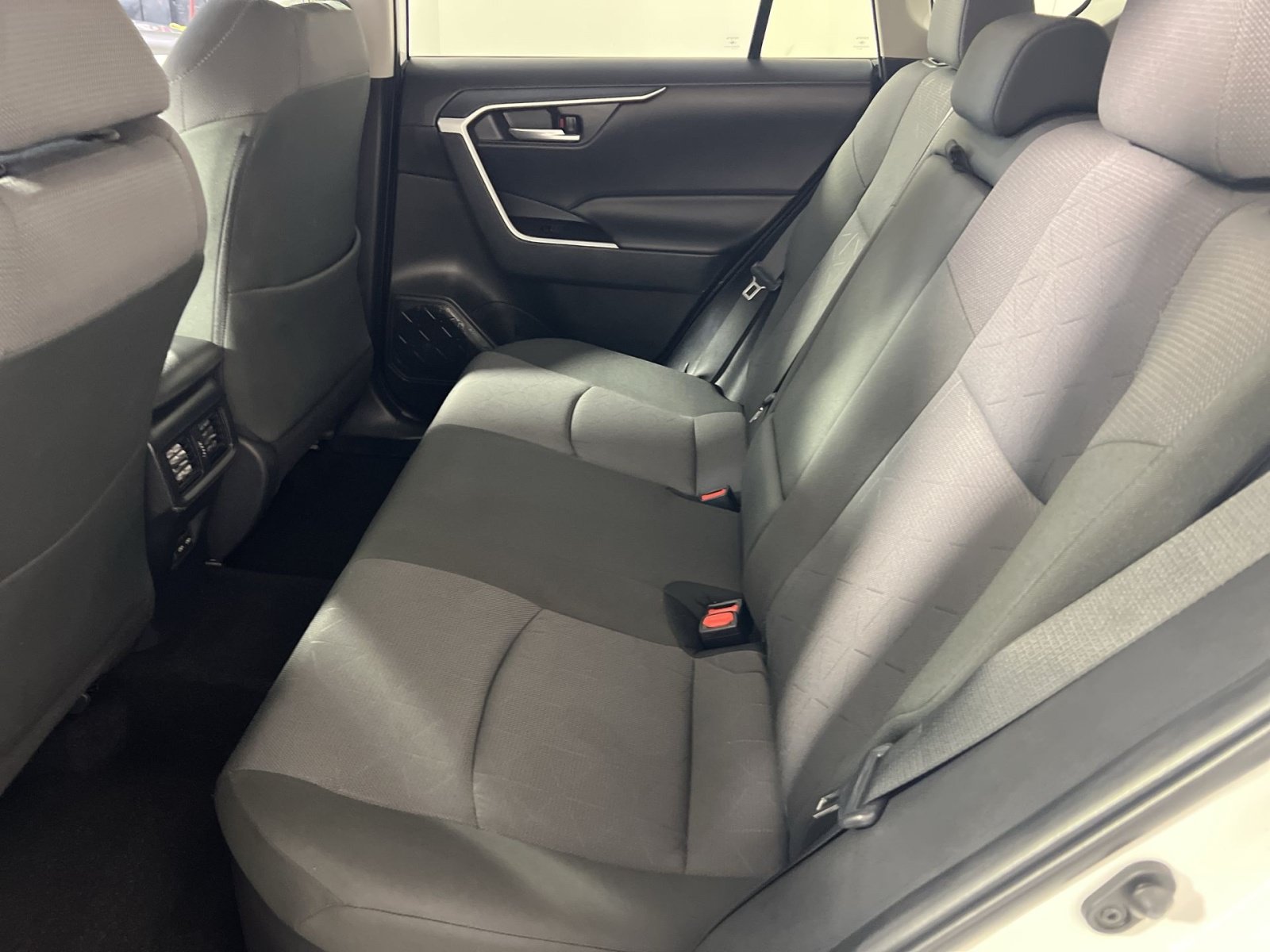 Used 2025 Toyota RAV4 XLE AWD/4WD image 25