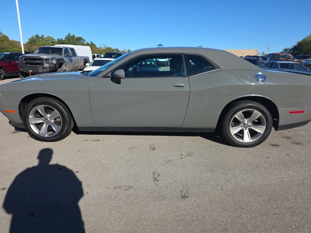 Used 2018 Dodge Challenger SXT RWD image 8