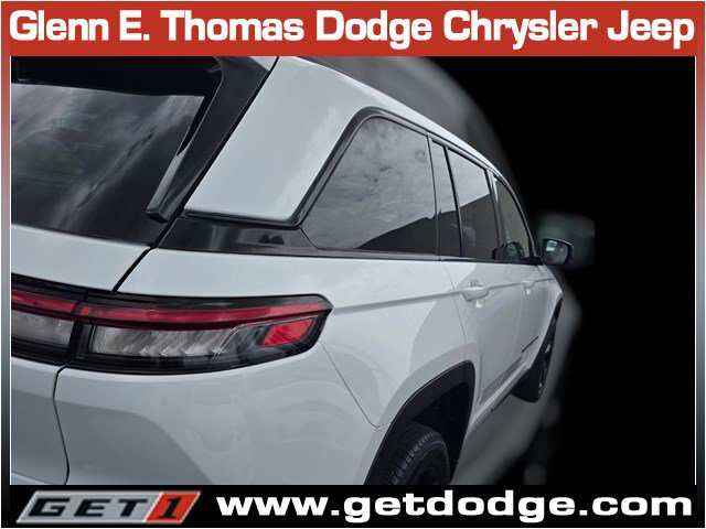 Certified 2023 Jeep Grand Cherokee Limited w/ Luxury Tech Group II RWD image 12
