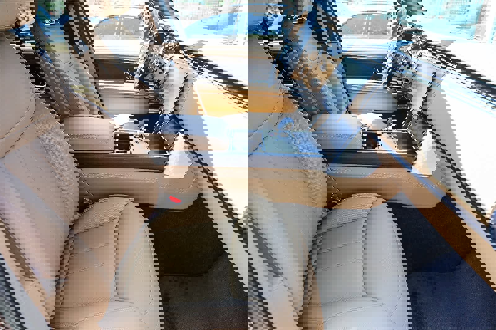 New 2025 Land Rover Range Rover Autobiography image 16