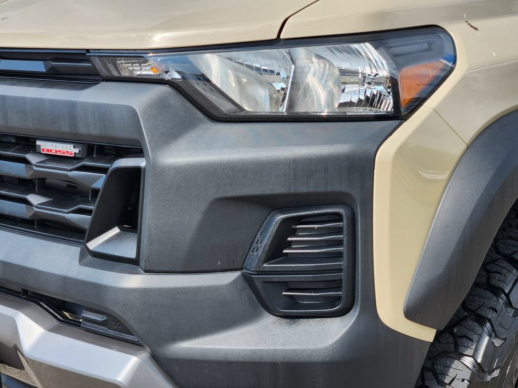 Used 2024 Chevrolet Colorado Trail Boss w/ Technology Package AWD/4WD image 8