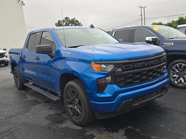 Used 2022 Chevrolet Silverado 1500 Custom RWD image 2