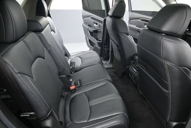 Used 2025 Honda Pilot Touring image 18