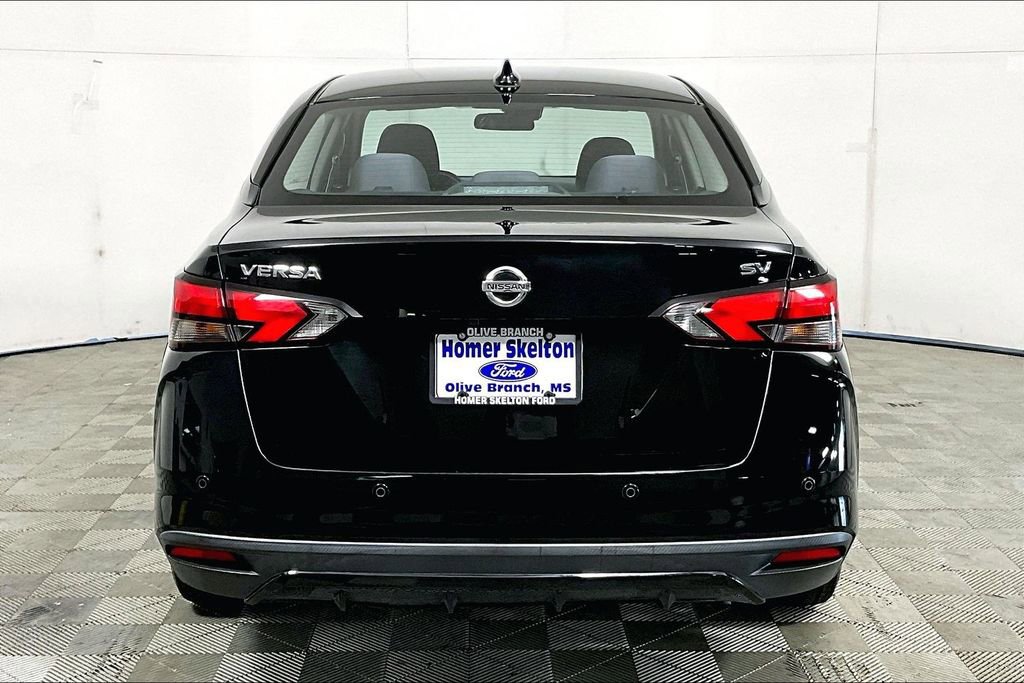 Used 2021 Nissan Versa SV image 4