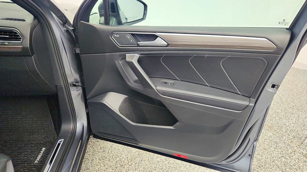 Used 2023 Volkswagen Tiguan SEL R-Line image 27