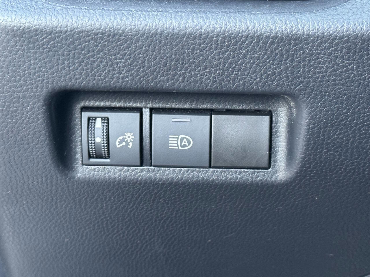 Used 2020 Toyota RAV4 LE image 24