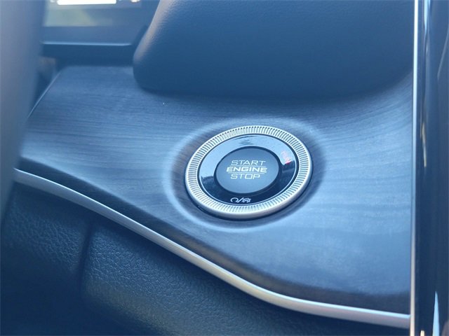 Used 2022 Jeep Grand Cherokee L Limited w/ Black Appearance Package image 30