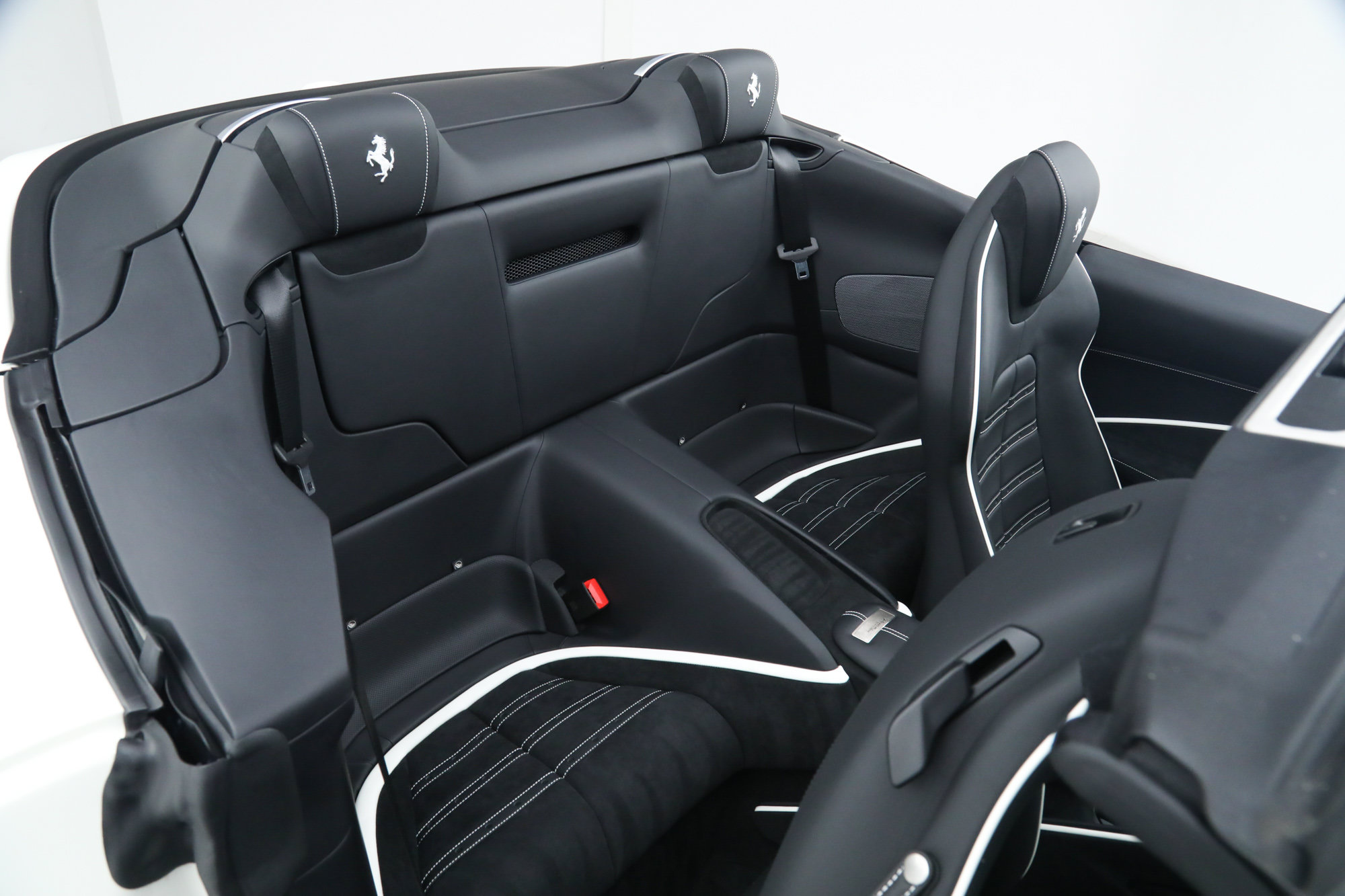 Certified 2025 Ferrari Roma Spider RWD image 24