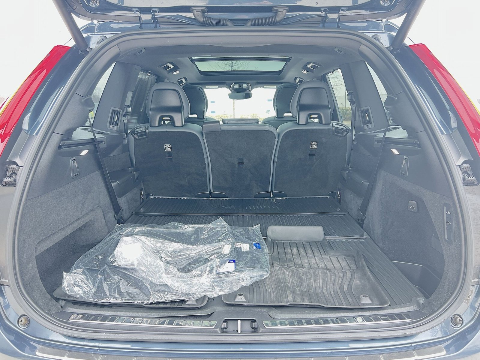 Used 2023 Volvo XC90 B6 Ultimate w/ Protection Package image 27