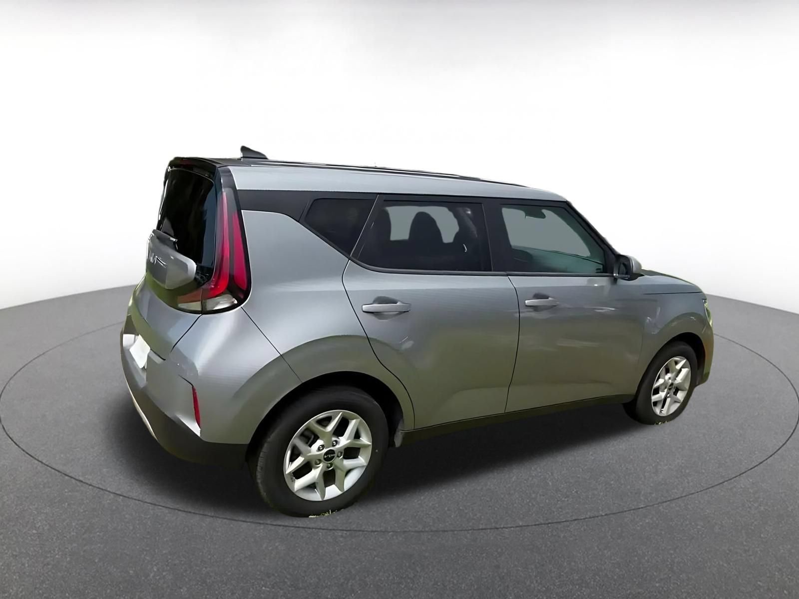 Used 2025 Kia Soul LX w/ LX Technology Package FWD image 14