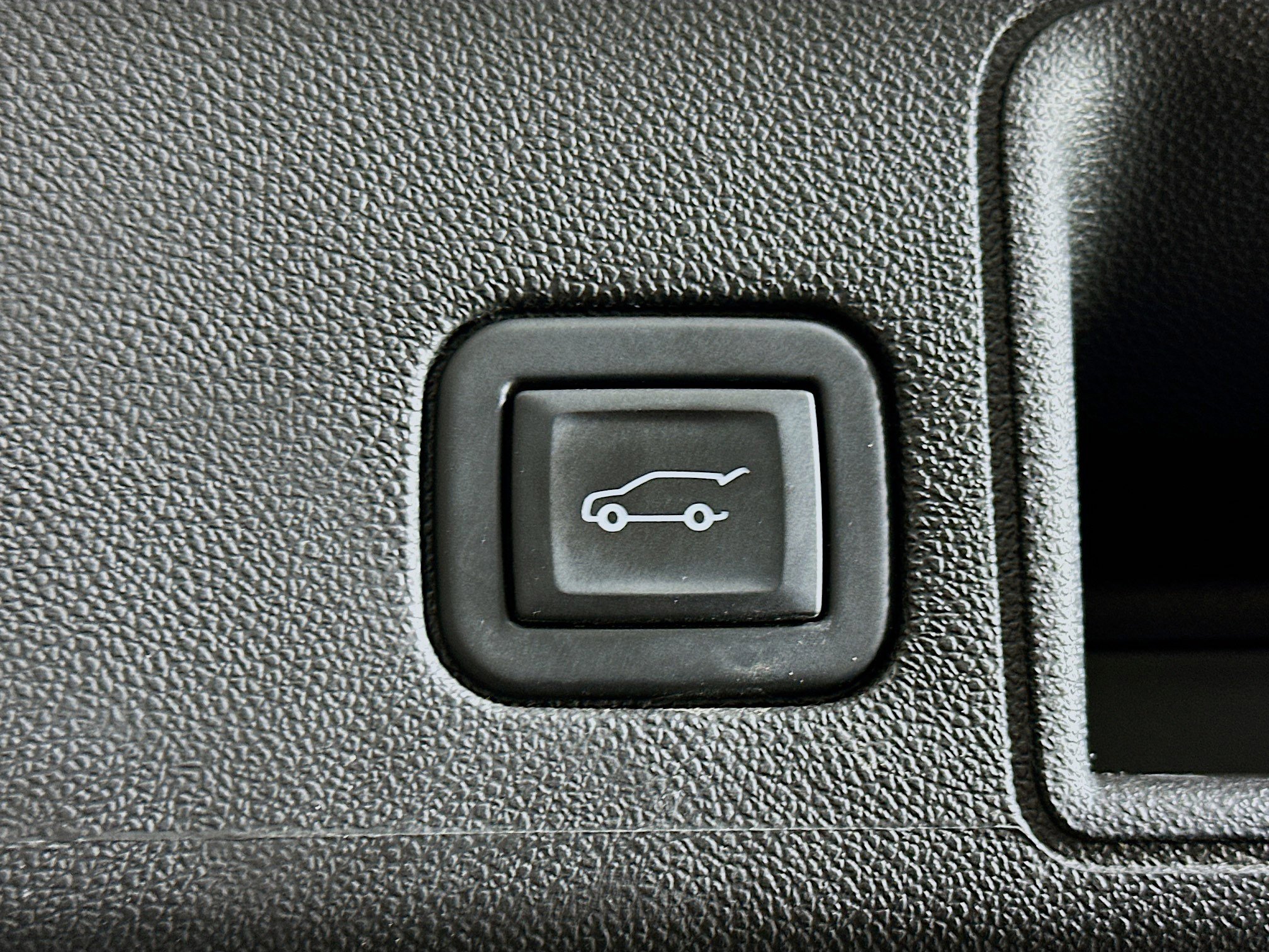 Used 2024 GMC Terrain SLT image 28