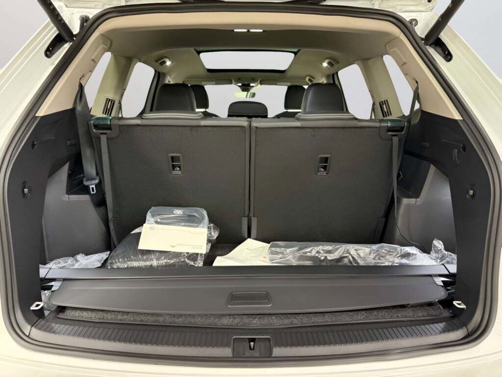 New 2026 Volkswagen Atlas SEL Premium R-Line image 9
