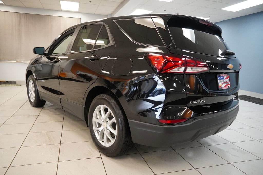 Used 2023 Chevrolet Equinox LS w/ LS Convenience Package image 3