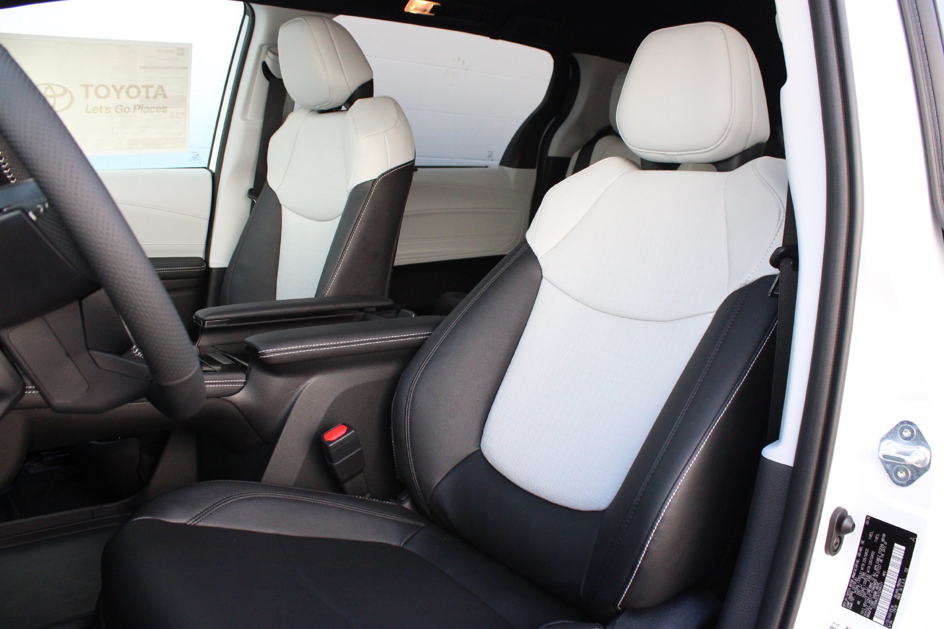 New 2026 Toyota Sienna XSE FWD image 16