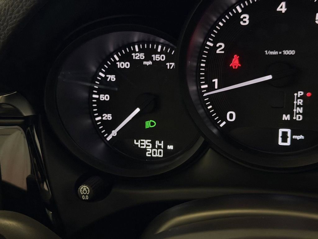 Certified 2022 Porsche Macan image 22