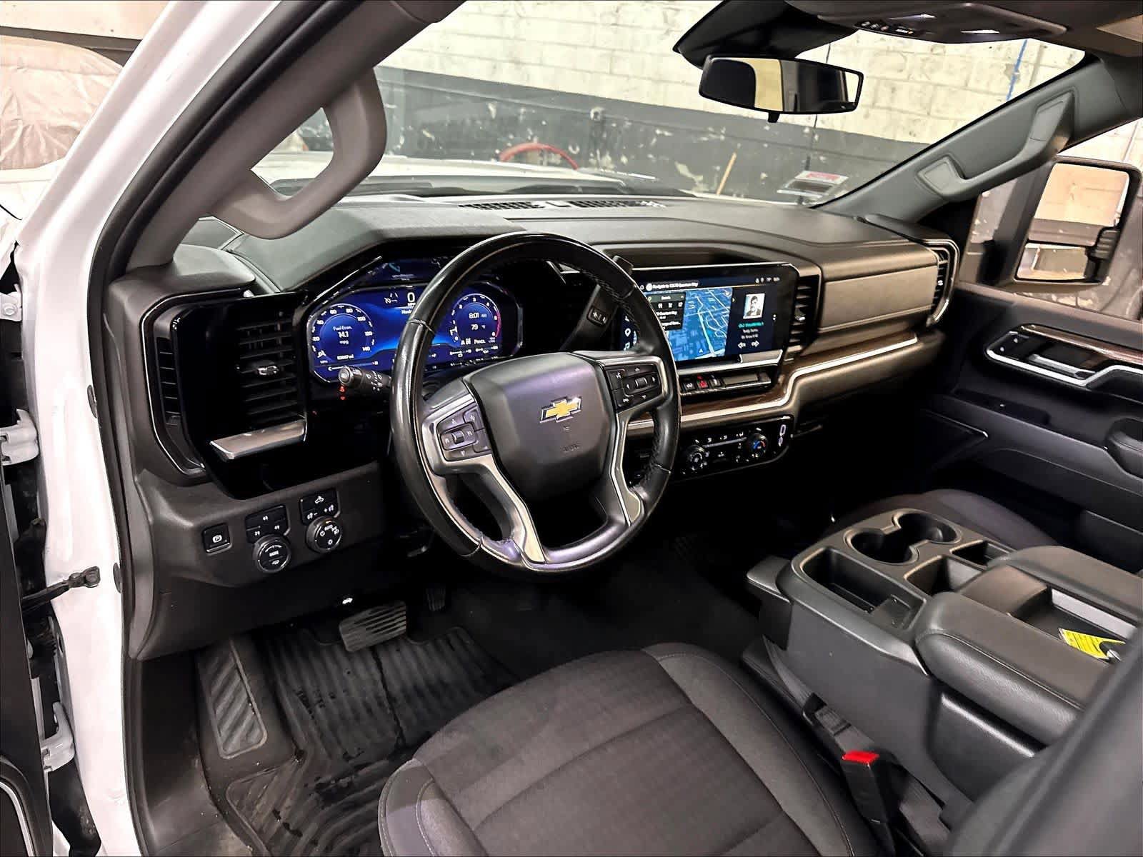 Used 2024 Chevrolet Silverado 2500 LT AWD/4WD image 16