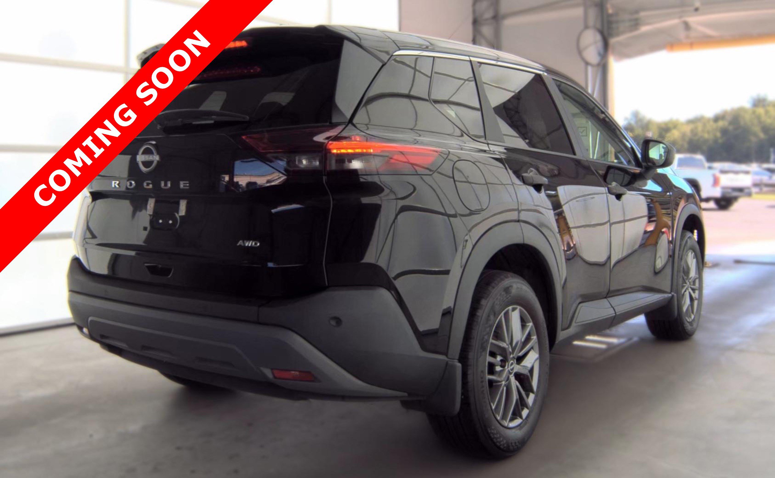 Used 2023 Nissan Rogue S AWD/4WD image 4