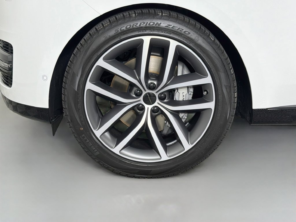 New 2026 Land Rover Range Rover Long Wheelbase SE AWD/4WD image 33