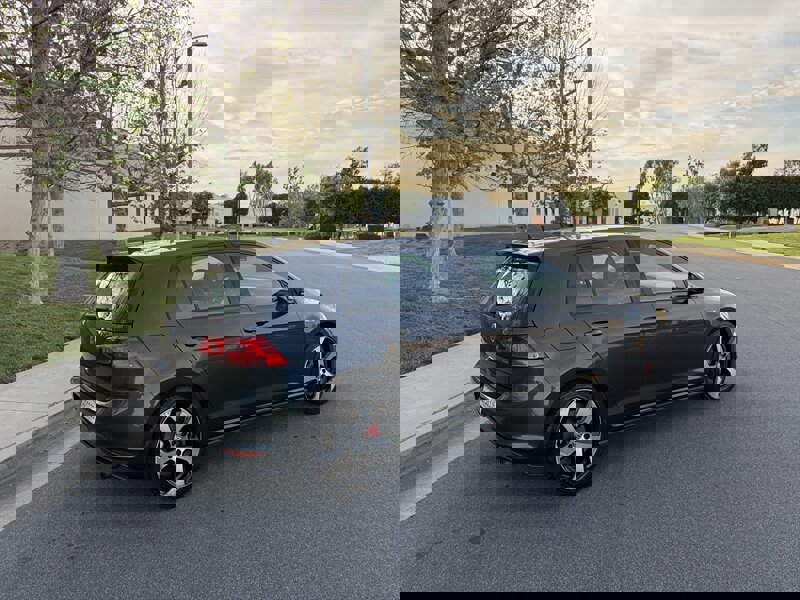 Used 2017 Volkswagen GTI SE image 4