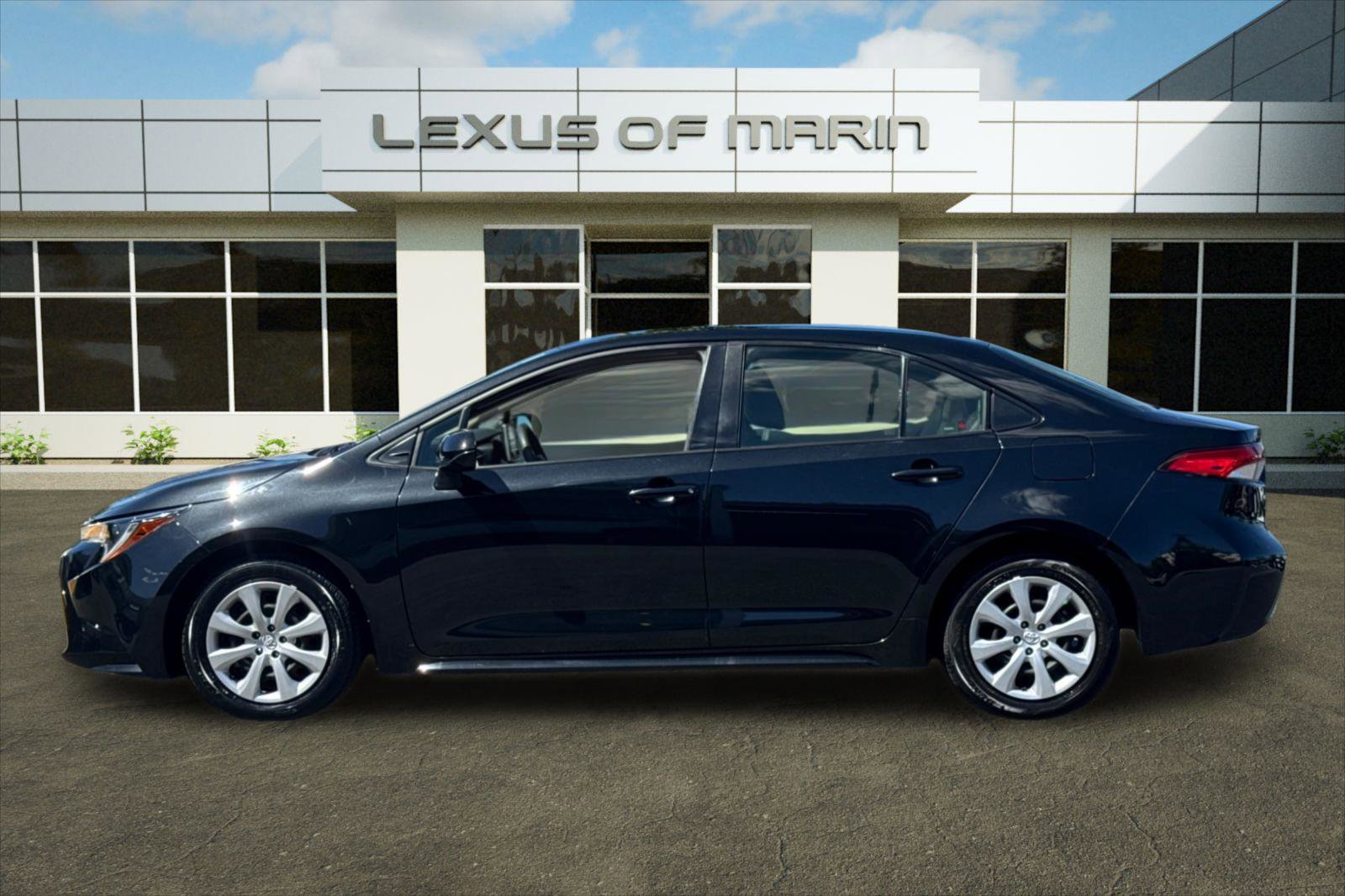 Used 2021 Toyota Corolla LE FWD image 2
