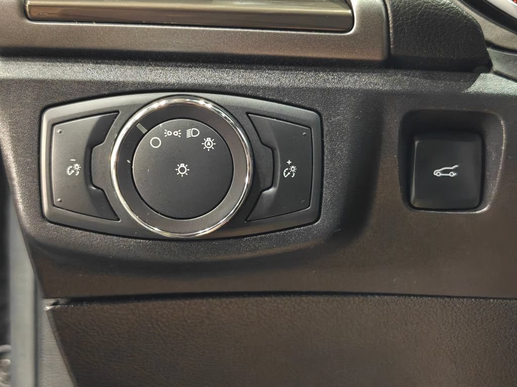 Used 2018 Ford Fusion SE w/ Fusion SE Technology Package FWD image 40