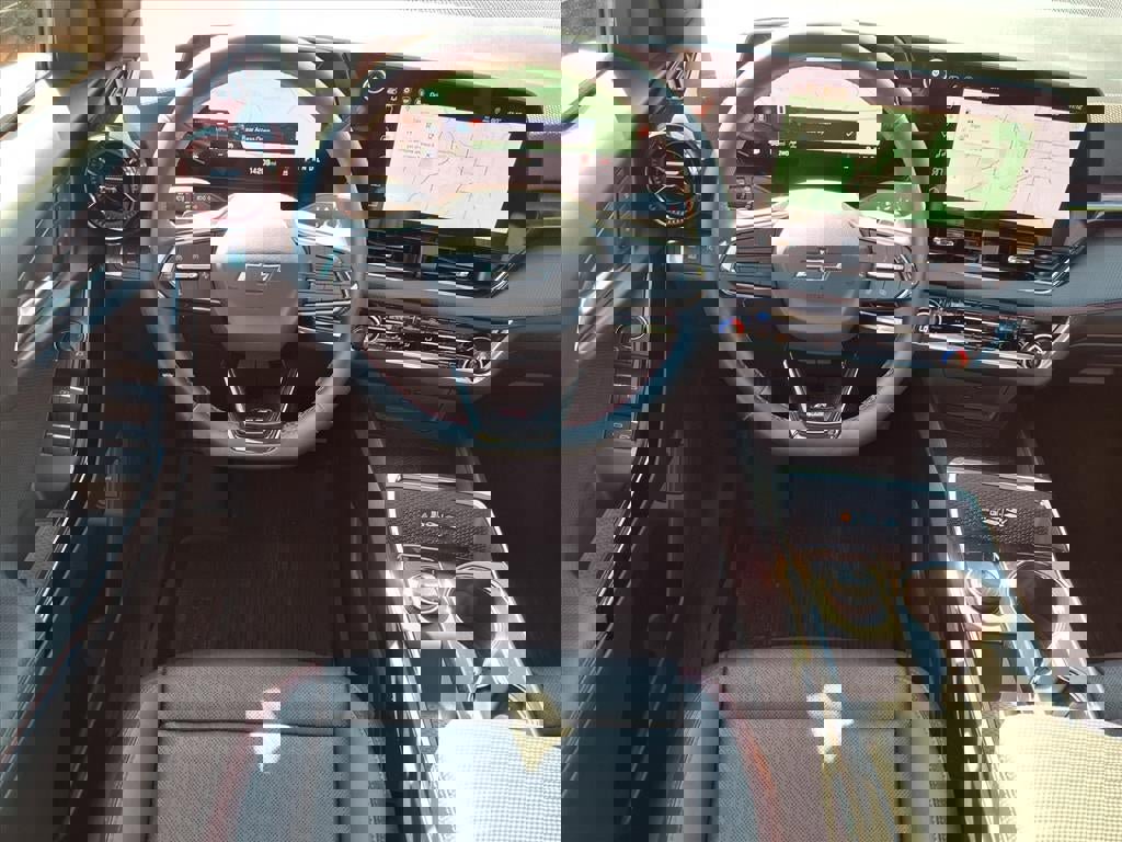 Used 2025 Chevrolet Equinox RS w/ Safety and Technology Package image 2