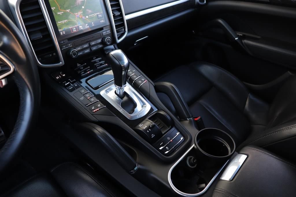 Used 2018 Porsche Cayenne S image 54