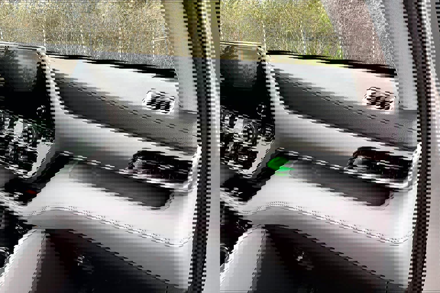 Used 2023 Toyota Highlander XLE image 19