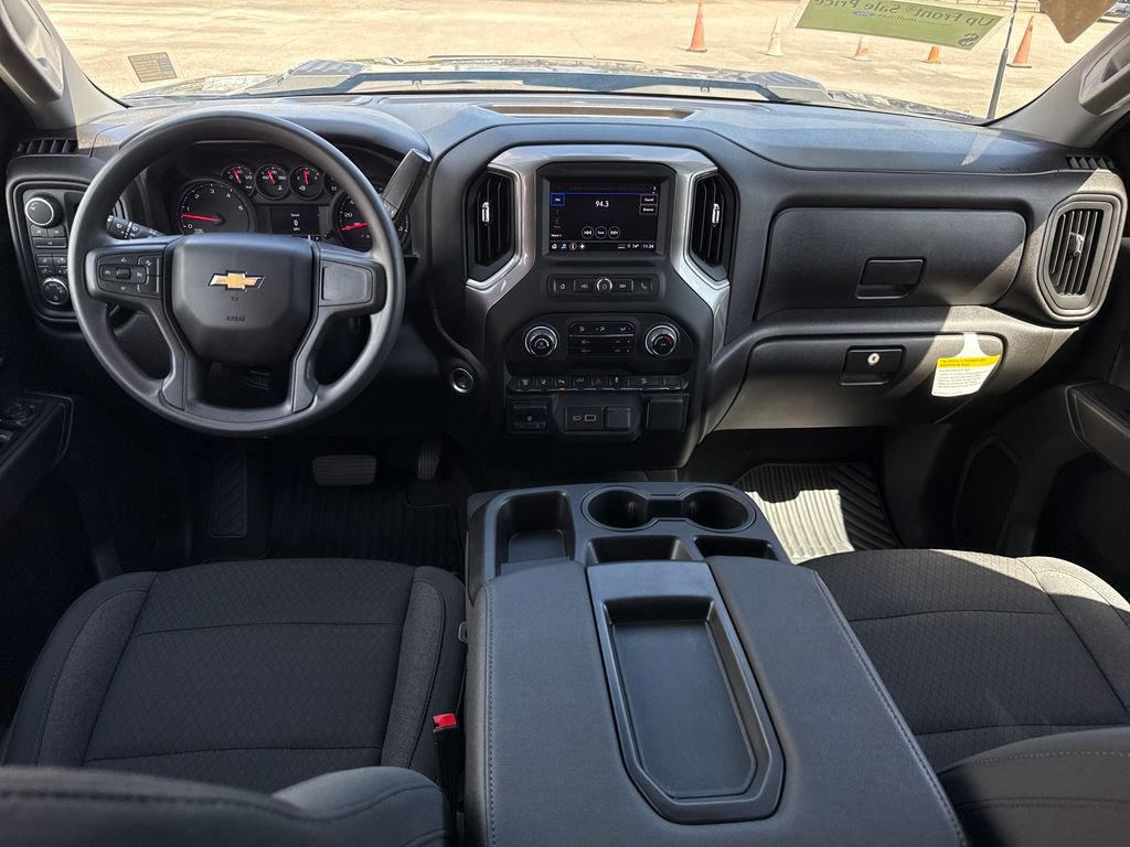 Used 2025 Chevrolet Silverado 2500 Custom w/ Custom Value Package image 5